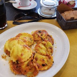 Caffe del Mercato - Ravioli with tomato sauce = delicious