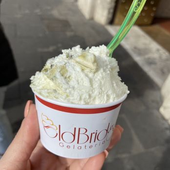 Old Bridge - Pistachio and ricotta gelato - Ice Cream & Frozen Yogurt Near Me - Rome, RM
