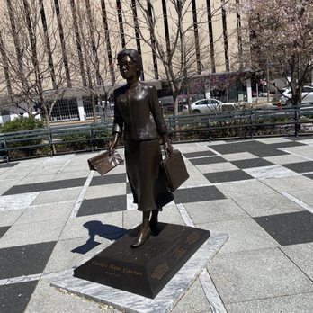Kiener Plaza - Parks Near Me - Saint Louis, Missouri