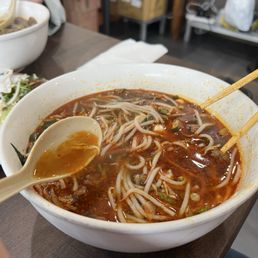 WS1. Hue Style Spicy Noodle Soup - Bún Bò Huế WS1. Hue Style Spicy Noodle Soup - Bún Bò Huế