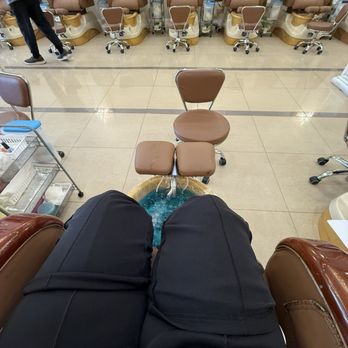 7 Sisters Nail Spa - Seating - Nail Salons Near Me - San Mateo, California