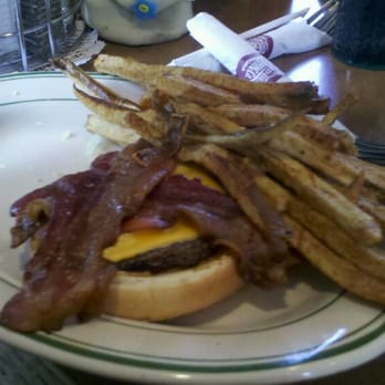 Mount Rainier Railroad Dining - Bacon cheese burger no veggies :) - American Near Me - Elbe, Washington Mount Rainier Railroad Dining - Bacon cheese burger no veggies :) - American Near Me - Elbe, Washington