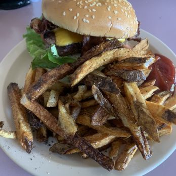 Mount Rainier Railroad Dining - The classic bacon cheeseburger with hand cut fries. - American Near Me - Elbe, Washington