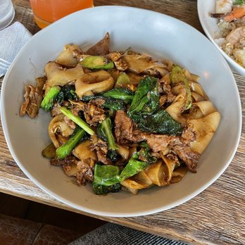 Sisters Thai - Pad see ew with beef - Thai Near Me - Potomac, Maryland