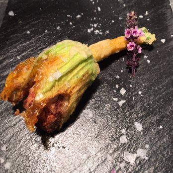 La Terrazza - Zucchiniblüte mit Walnuss und Ricotta - Italian Near Me - Hamburg, HH La Terrazza - Zucchiniblüte mit Walnuss und Ricotta - Italian Near Me - Hamburg, HH