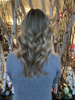 Októ Hair Lounge(We’re moving back to Gavali Salon) by null