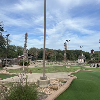 Horseshoe Junction Family Fun Park - Mini golf ! - Amusement Parks Near Me - Brenham, Texas Horseshoe Junction Family Fun Park - Mini golf ! - Amusement Parks Near Me - Brenham, Texas