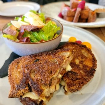 ēst Restaurant - Grilled cheese - French Near Me - Toronto, Ontario ēst Restaurant - Grilled cheese - French Near Me - Toronto, Ontario