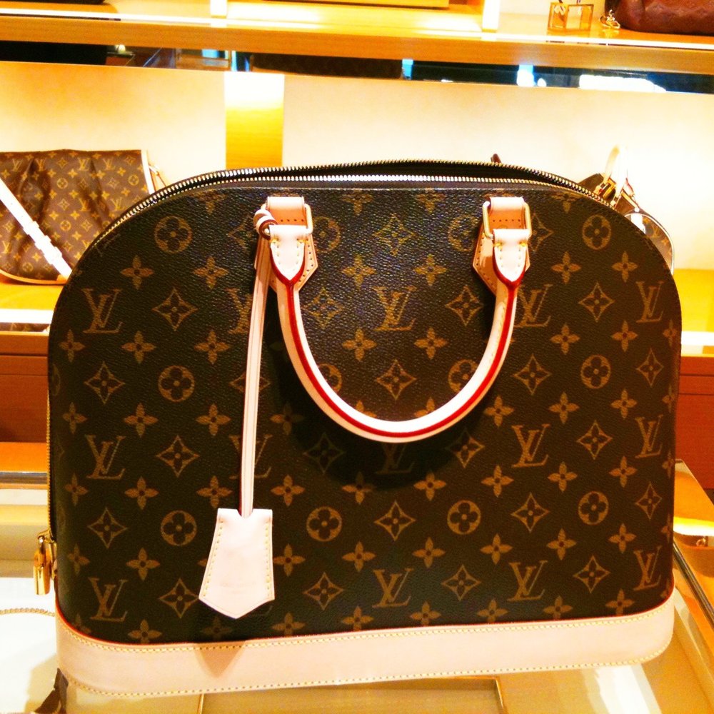 Louis Vuitton - Alma...only used this 3 times wasn't a good fit for me in the end but it's ok. - Leather Goods Near Me - Costa Mesa, California