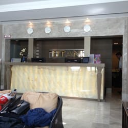 TITANIC Comfort Mitte - Lobby desk