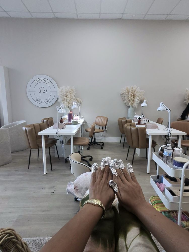 F21 Nail Lounge Logo