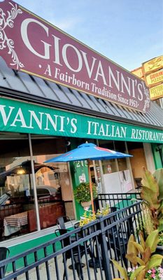 Giovanni's by null