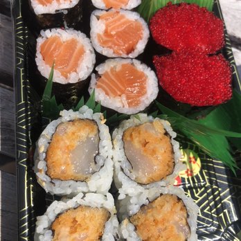 Fusha Sushi Bar - Spicy Scallop Roll, Salmon Roll ,red Tobiko sushi - Sushi Bars Near Me - Parsippany, New Jersey