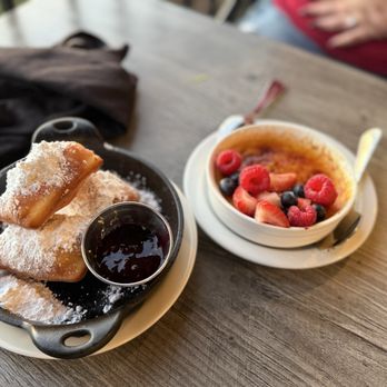Eight Acres Kitchen & Bar - Crème brûlée & beignets - Bars Near Me - Brentwood, California Eight Acres Kitchen & Bar - Crème brûlée & beignets - Bars Near Me - Brentwood, California