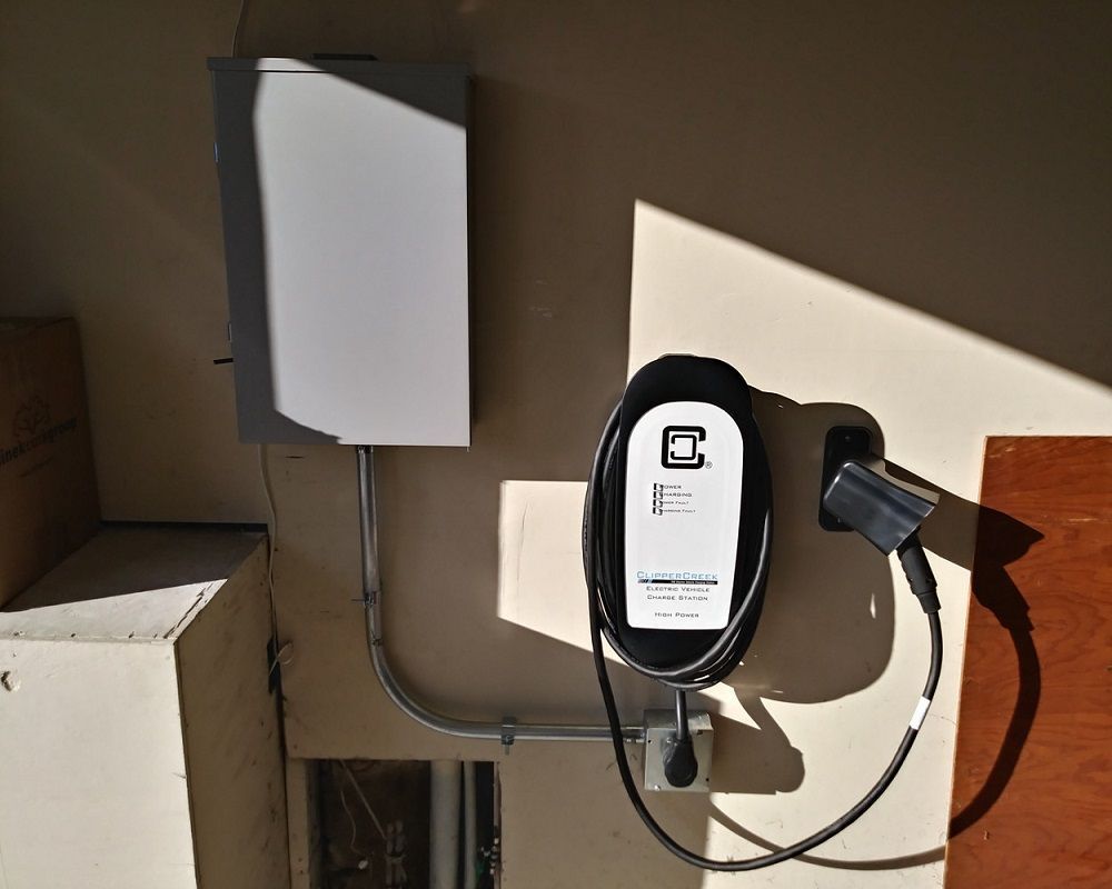 Slide of 5 Star Keenan Electricians