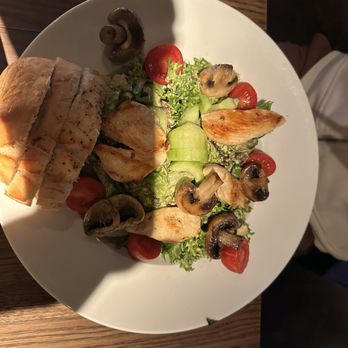 ABACCO'S STEAKHOUSE - Chicken salad - Steakhouses Near Me - Stuttgart, BW