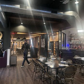 Brasserie 23 - Dining area - French Near Me - Granger, Indiana
