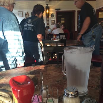 Luigi's Pizza Kitchen & Restaurant - Modest interior - Pizza Near Me - Kenosha, Wisconsin