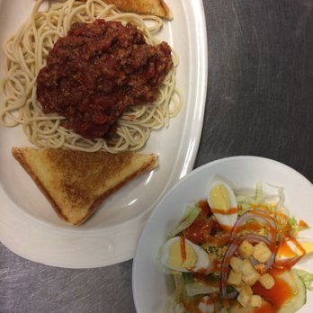 Cruizers - a plate of spaghetti and a sandwich - Pizza Near Me - Winamac, Indiana