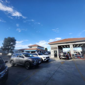 Valencia Car Wash - Two entrances. One for oil and another for car wash - Car Wash Near Me - Valencia, California Valencia Car Wash - Two entrances. One for oil and another for car wash - Car Wash Near Me - Valencia, California