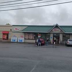 Little General Store - Gassing up