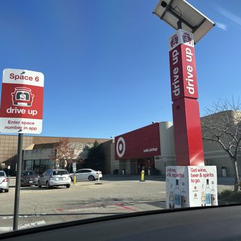 Target - Curbside pickup - Department Stores Near Me - Niles, Illinois