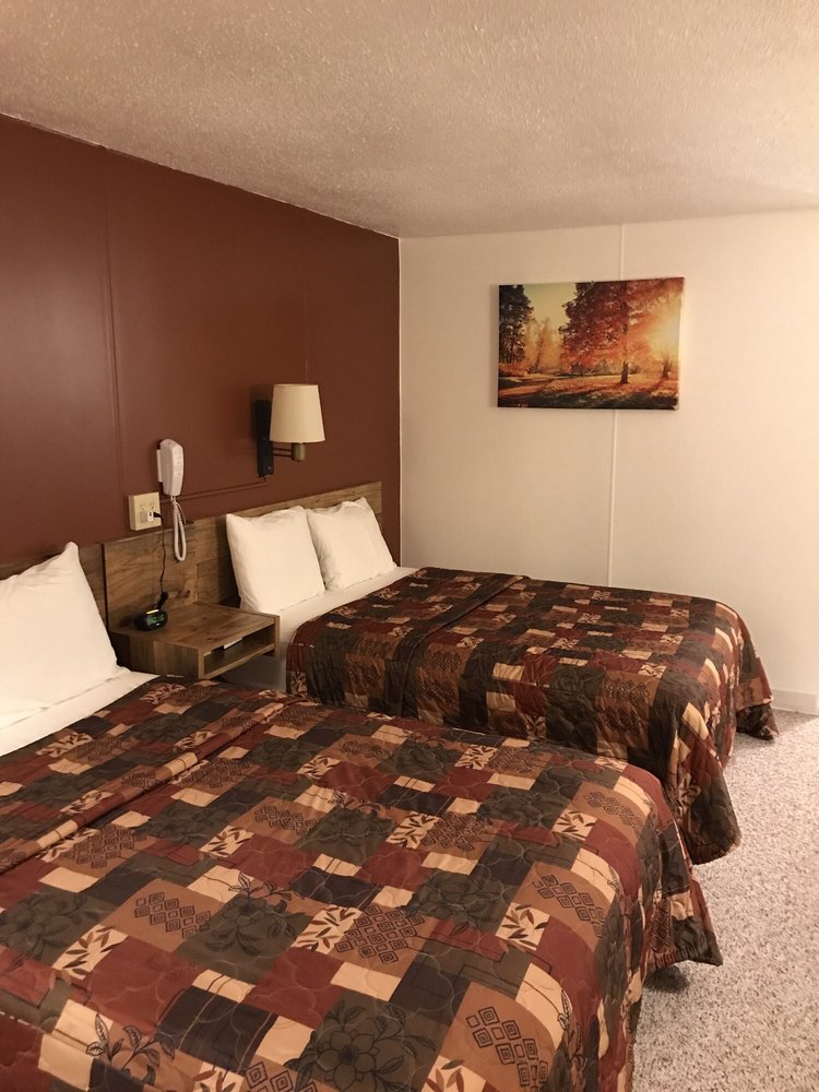 MOTEL 70 Updated September 2024 34 Photos & 15 Reviews 930 Tree