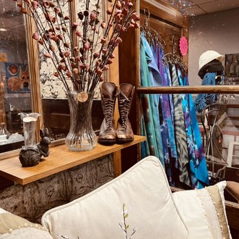 Sistas Corner - Pillows - Antiques Near Me - Crookston, Minnesota Sistas Corner - Pillows - Antiques Near Me - Crookston, Minnesota