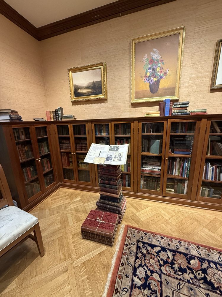 Oakhurst Gardens Logo