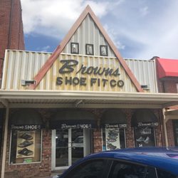 Browns Shoe Fit Company - Easy access from parking