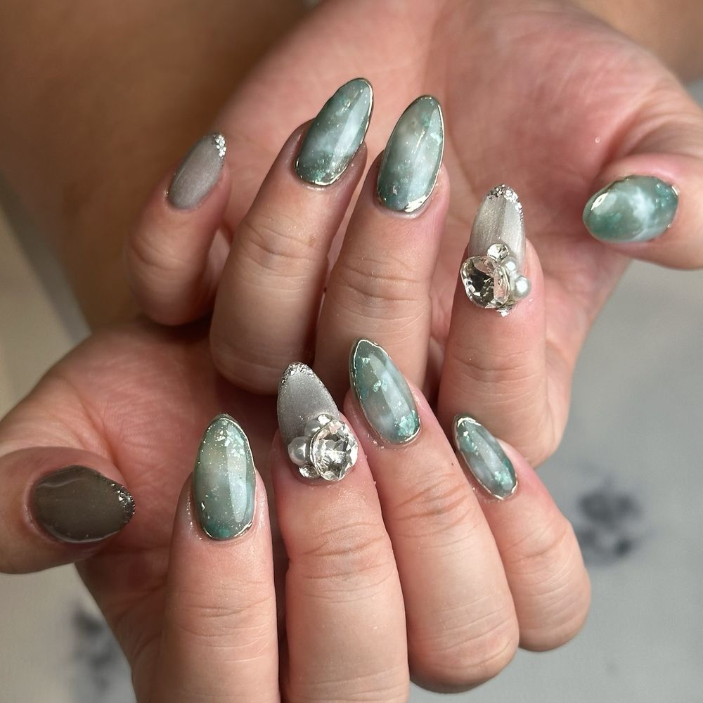 Emerald marbles birthday nails