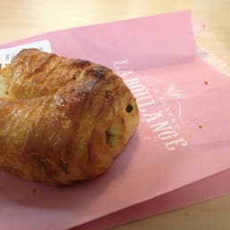 Finally, La Boulange arrives at Memphis area @starbucks. Choc croissant was great and in a cute pink bag.