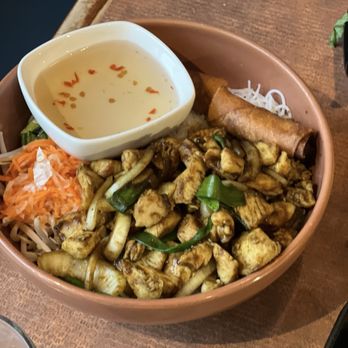 Vietopia Bistro - 57C. House Special Noodle 33V. Curry Stir Chicken Vermicelli with 1A. Crispy Egg Rolls - 2 Pieces - Vietnamese Near Me - Farmington, Utah