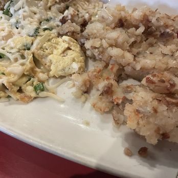 Hattie's Hat Restaurant - A not much of anything scramble and horrible NOT hash browns. - American Near Me - Seattle, Washington