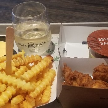 Shake Shack Harlem - Is it to early for Sauvignon Blanc - Fast Food Near Me - New York, New York Shake Shack Harlem - Is it to early for Sauvignon Blanc - Fast Food Near Me - New York, New York