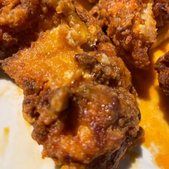 Anchor Bar - DISGUSTING GREASY NASTY CHICKEN - Chicken Wings Near Me - Niagara Falls, New York