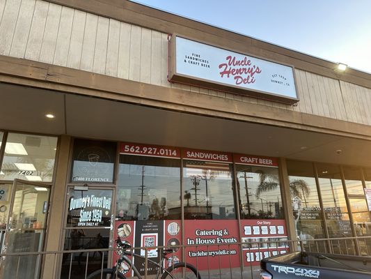 Uncle Henrys Deli by null