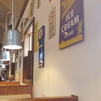 The Udder Choice - Decor - Ice Cream & Frozen Yogurt Near Me - Ephrata, Pennsylvania