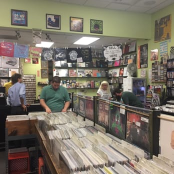 Reckless Records - Pay counter - Music & DVDs Near Me - Chicago, Illinois