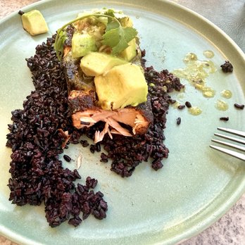 Creekhouse Kitchen & Bar - Salmon - New American Near Me - Wimberley, Texas