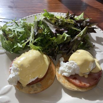 Cafe on 27 - Eggs, Benedict a very mediocre plate - Breakfast & Brunch Near Me - Topanga, California