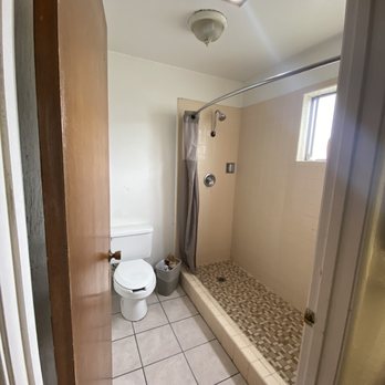 Motel 6 - The bathroom - Hotels Near Me - Fort Bragg, California Motel 6 - The bathroom - Hotels Near Me - Fort Bragg, California