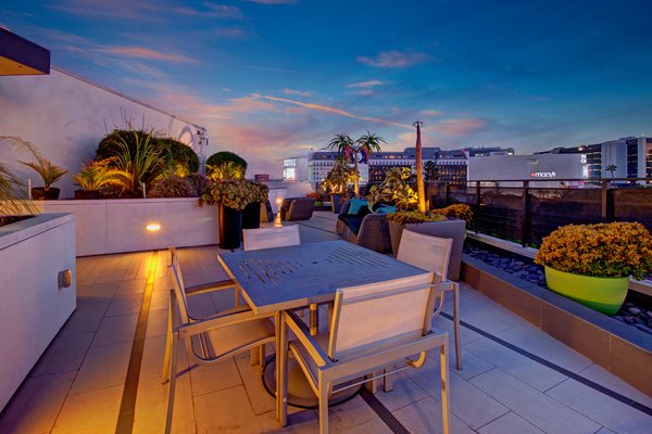 Fiona WeHo Apartments by null