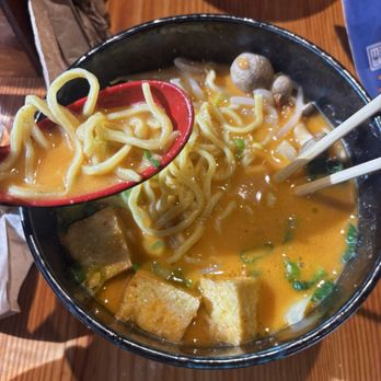 Mecha Noodle Bar - Fried tofu spicy coconut curry ramen w/chicken - Noodles Near Me - New Haven, Connecticut