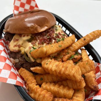 Smokin Jays - Bacon Gouda smash burger & delicious crispy fries - Barbeque Near Me - Oxnard, California