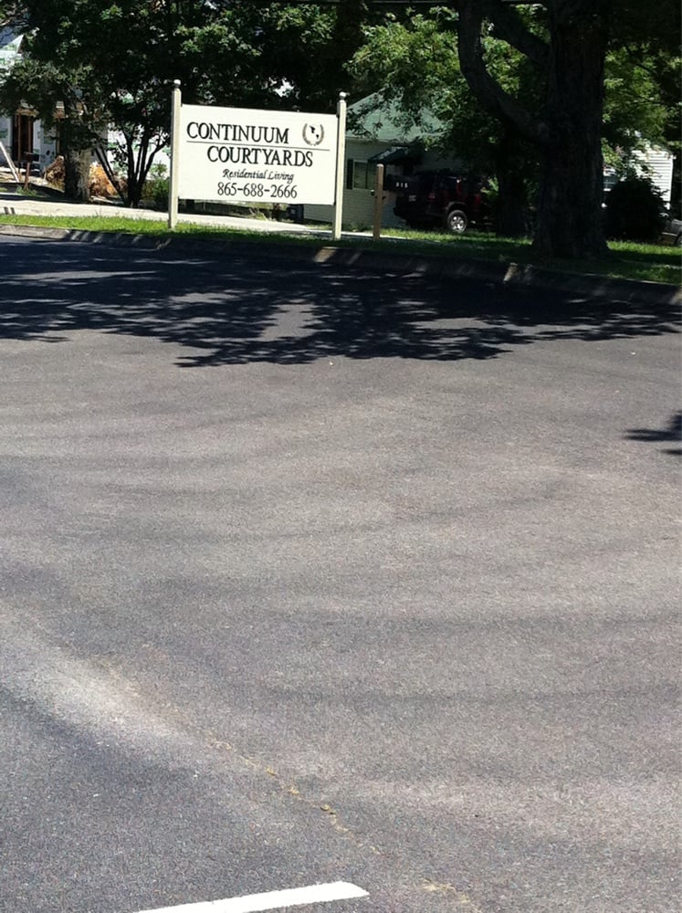 THE COURTYARDS SENIOR LIVING 815 E Inskip Dr, Knoxville, Tennessee