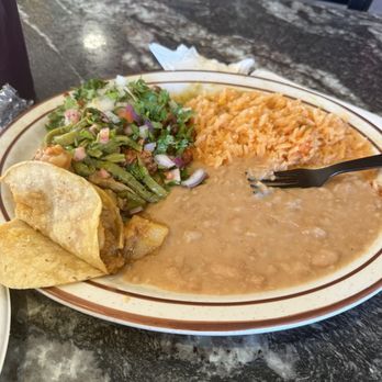 Borreguitas Bar Express - Taco plate with beans and rice - Mexican Near Me - Pomona, California