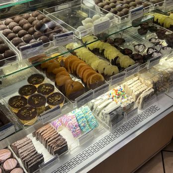 Rocky Mountain Chocolate Factory, Citadel Outlets - Chocolatiers & Shops Near Me - Commerce, California Rocky Mountain Chocolate Factory, Citadel Outlets - Chocolatiers & Shops Near Me - Commerce, California