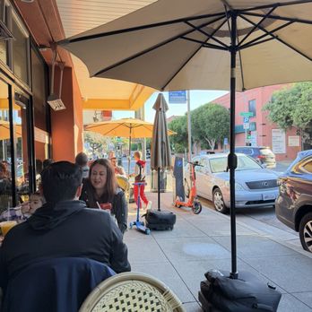 Hollywood Cafe - Outdoor ambiance - Breakfast & Brunch Near Me - San Francisco, California