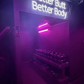 Bunda Studio City - sign - Gyms Near Me - Los Angeles, California Bunda Studio City - sign - Gyms Near Me - Los Angeles, California